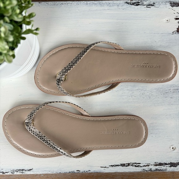 Banana Republic Snakeskin Print Flat Thong Sandals - Picture 3 of 9